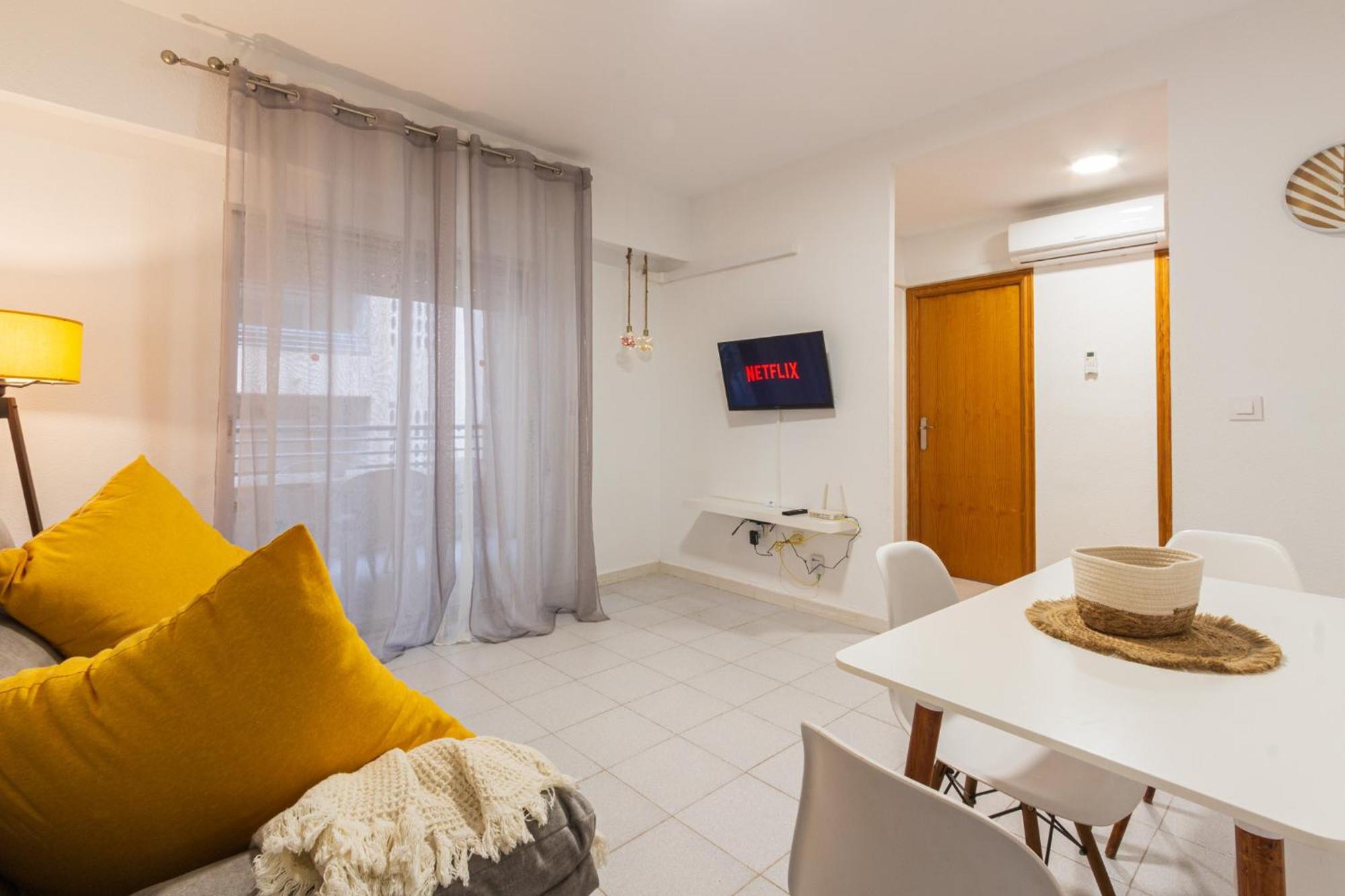 Menabrea Holiday House Near The Beach And Airport Santa Pola Extérieur photo